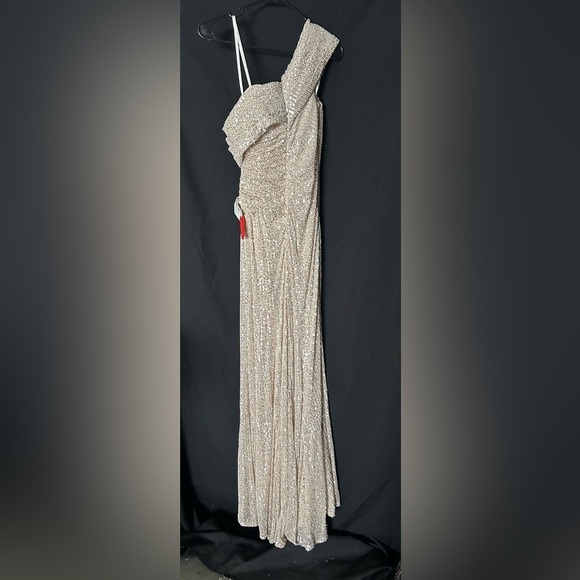 Ieena for Mac Duggal 26550 NWOT ONE-SHOULDER RUCHED SEQUINED GOWN in Nude - Picture 5 of 9